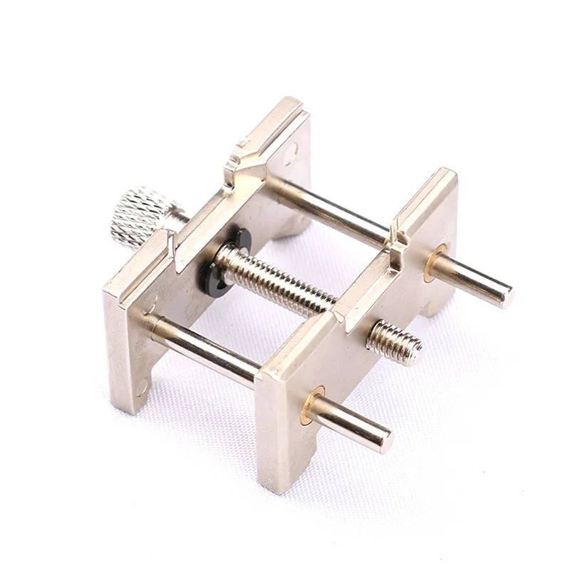 Watch movement holder holding a movement