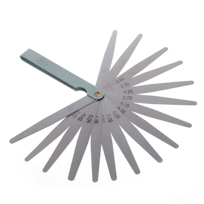 A single blade in a gap